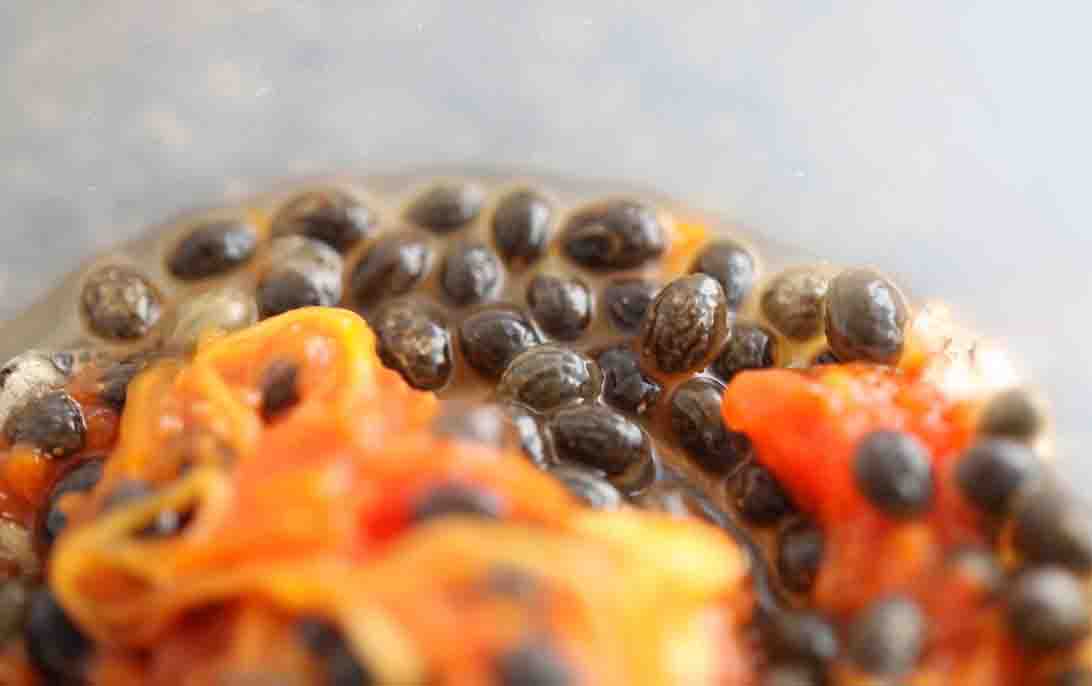 Erandakarkati: Carica papaya Linn - Fruit open with seeds